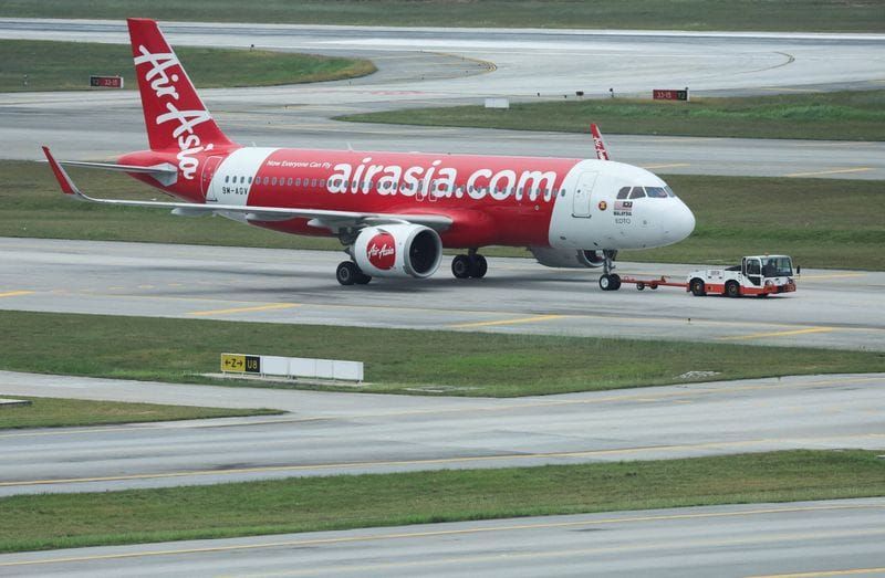 Malaysia Hires Aviation Adviser to Weigh Support for Cash-Strapped AirAsia post image