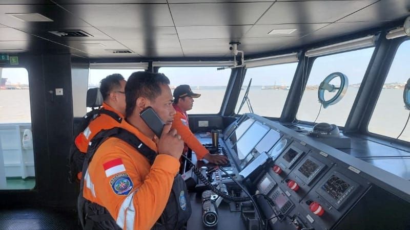 622 Rescuers Search Java Sea for 129 Missing After Ferry Capsizes post image