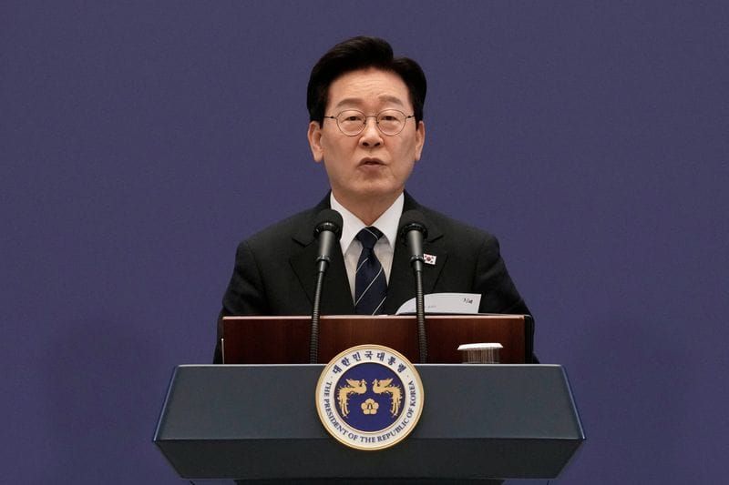 South Korea's Presidential Chief of Staff Offers to Resign as Lee's Ratings Slide post image