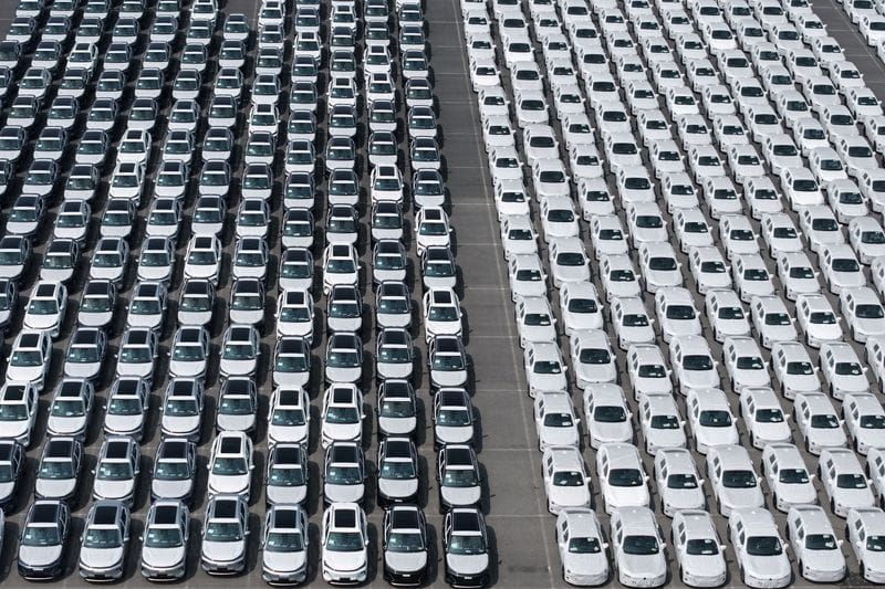 China's Car Sales Fall for a 12th Straight Month as Exports Surge post image