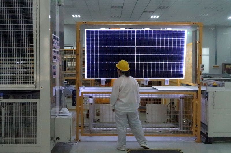 China's Top Solar Makers Cut 40,000 Jobs as Overcapacity Drags On post image