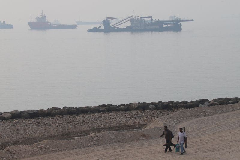 Vessels in the Strait of Hormuz near the beach of Bandar Abbas