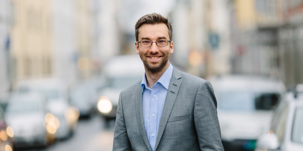 How to contact Alexander Haneng