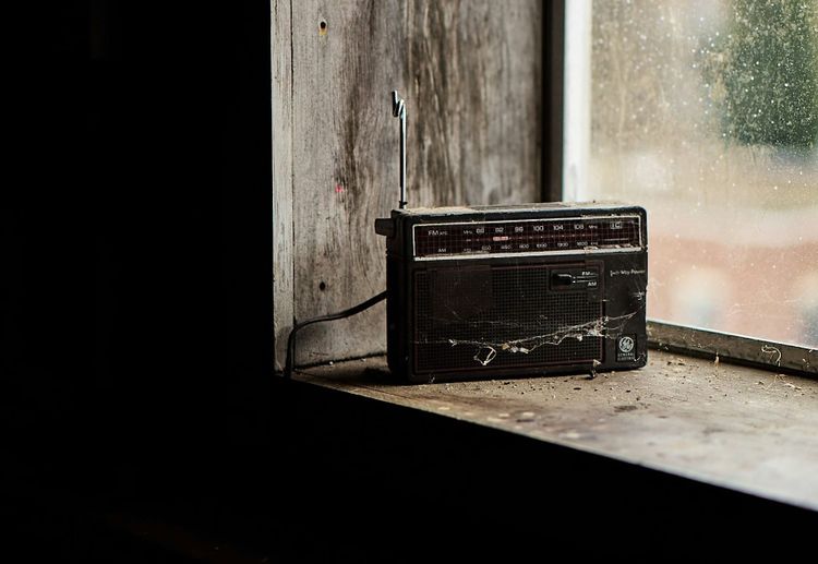 Talkradio zendt 24/7 AI-gegenereerde nieuwsbulletins uit, maar zit het publiek daar wel op te wachten?