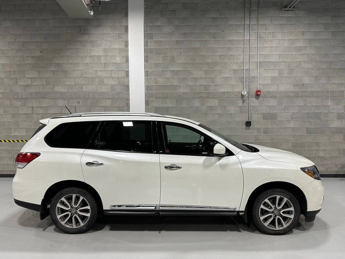 2015 NISSAN PATHFINDER LE AWD - SOLD
