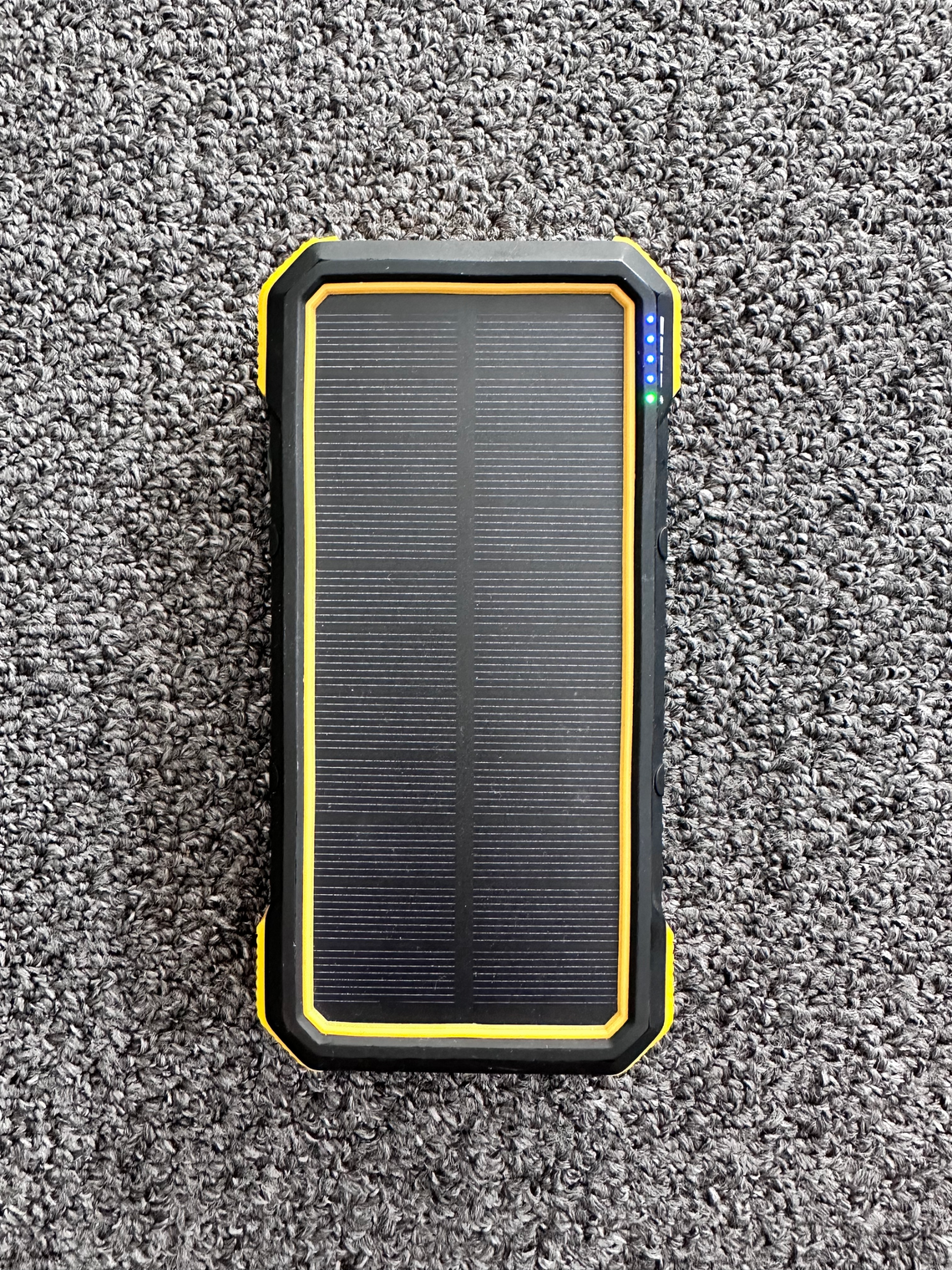 Blavor Wireless Solar Powerbank