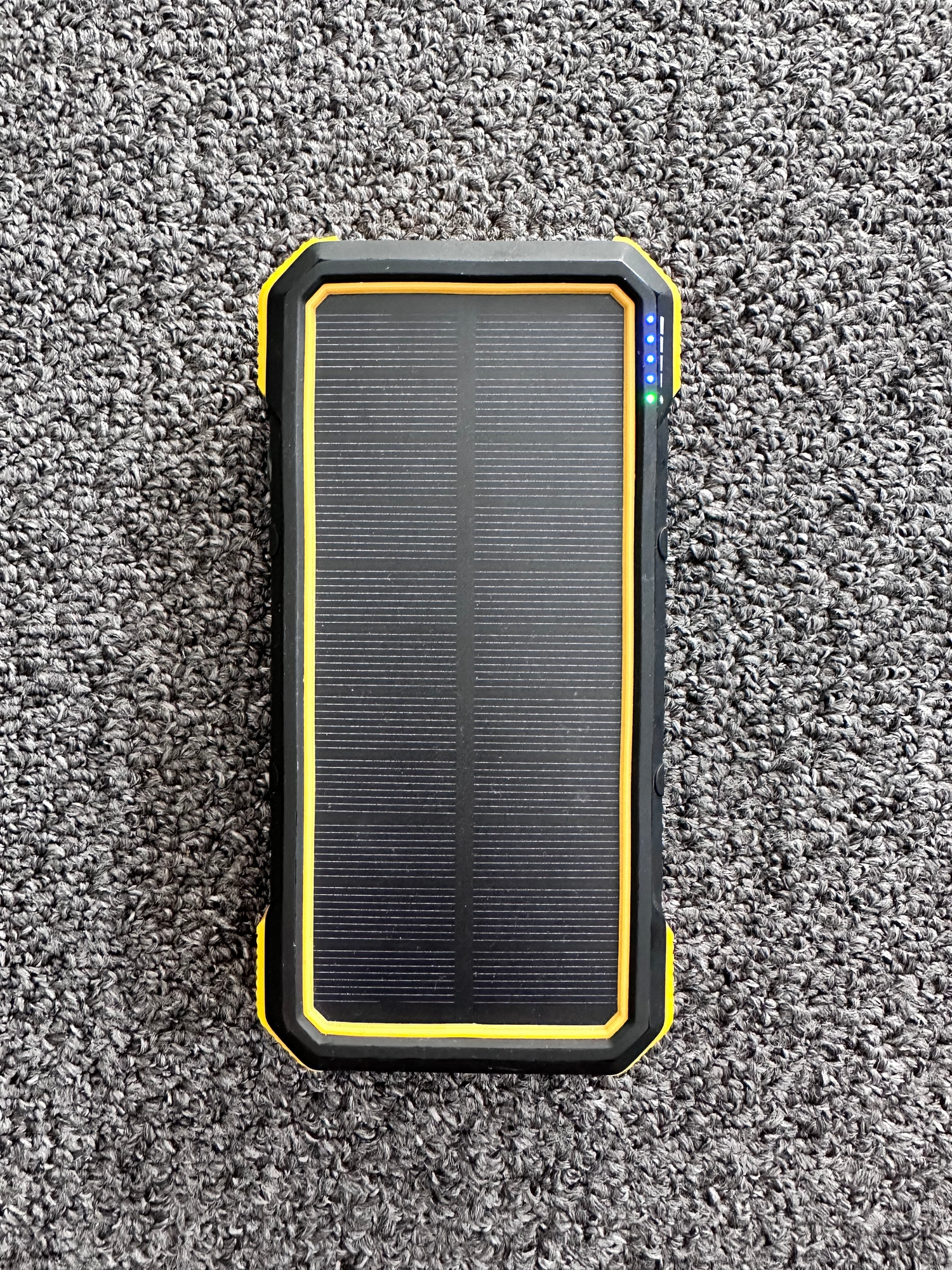Blavor Wireless Solar Powerbank