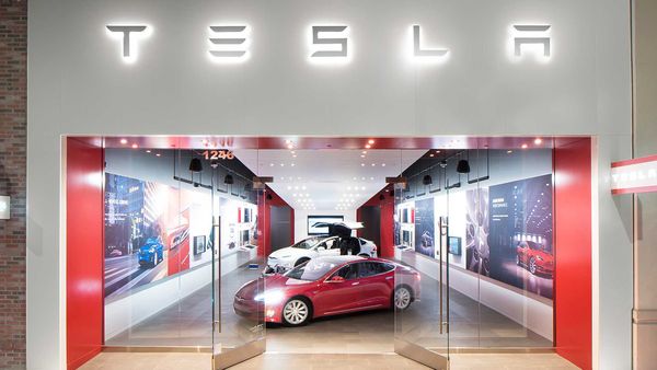 Trouble in Tesla's showroom in Berlin