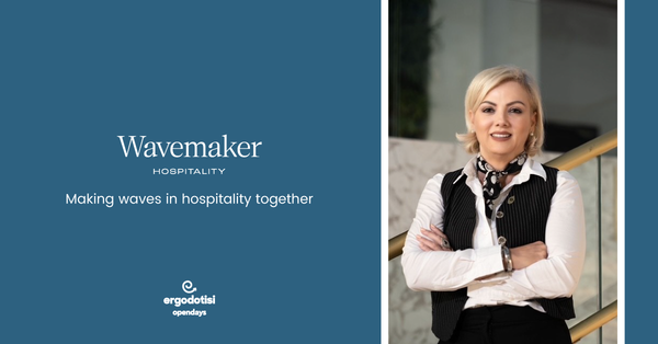 Η Παγώνα Λίγγου, Group HR Director της Wavemaker Hospitality Group, σε επαγγελματικό πορτρέτο στο πλαίσιο συνέντευξης για την εταιρική κουλτούρα και τη φιλοξενία.