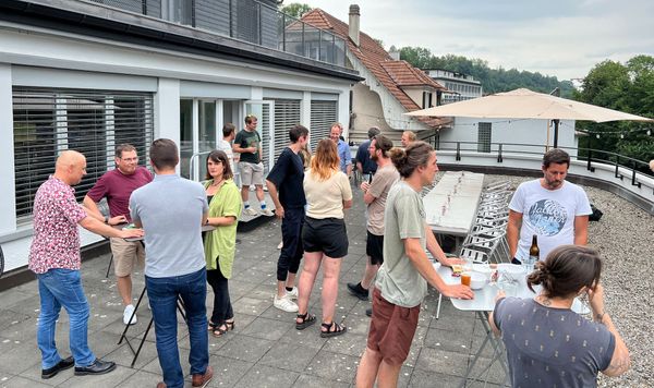 Auf sechs verrückte Monate!