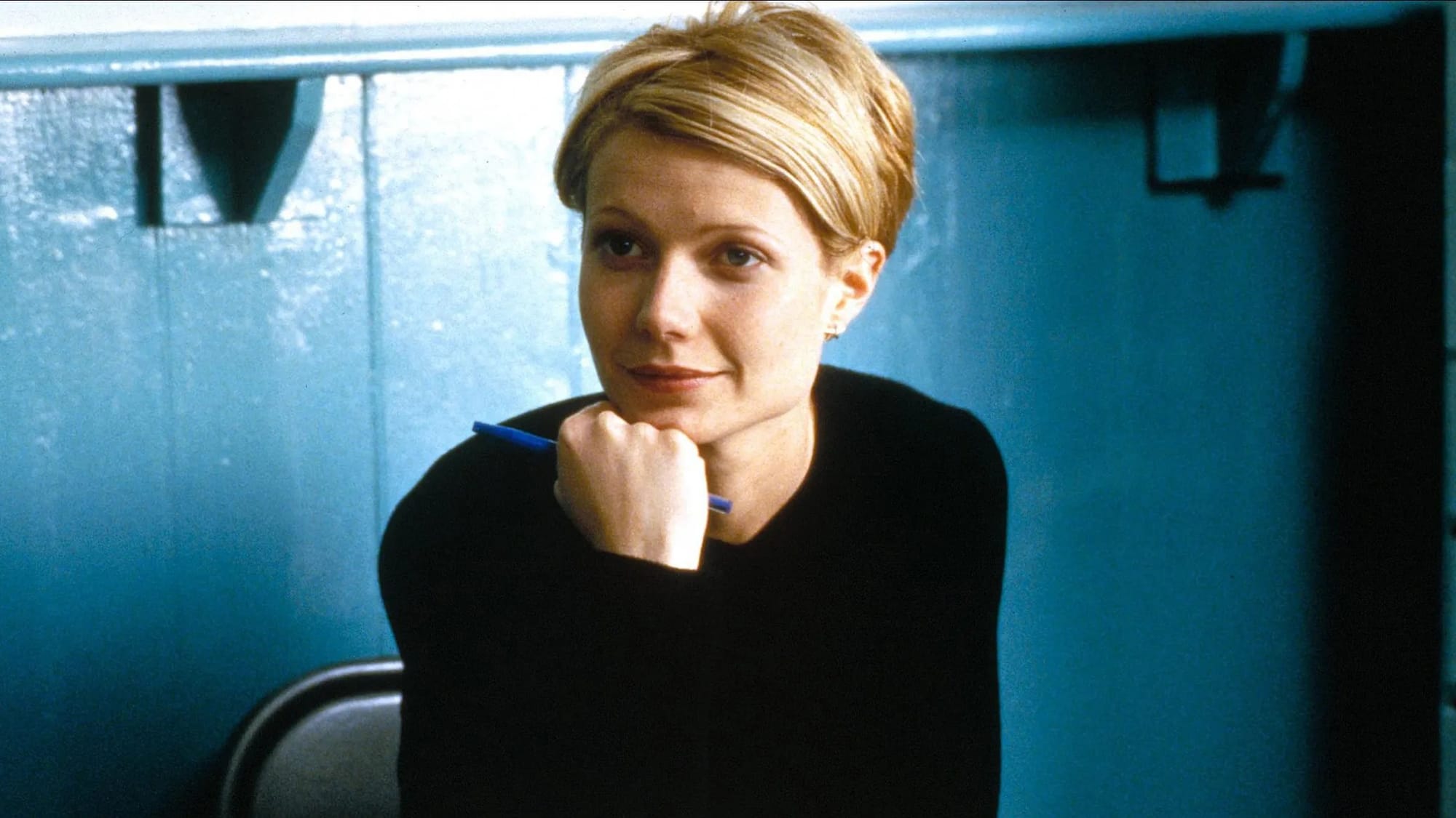 Gwyneth Paltrow sits looking and thinking in the film Sliding Doors.