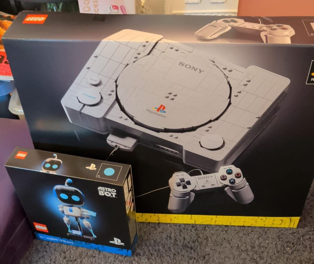 Photo of the LEGO sets for the PlayStation and Astro Bot.