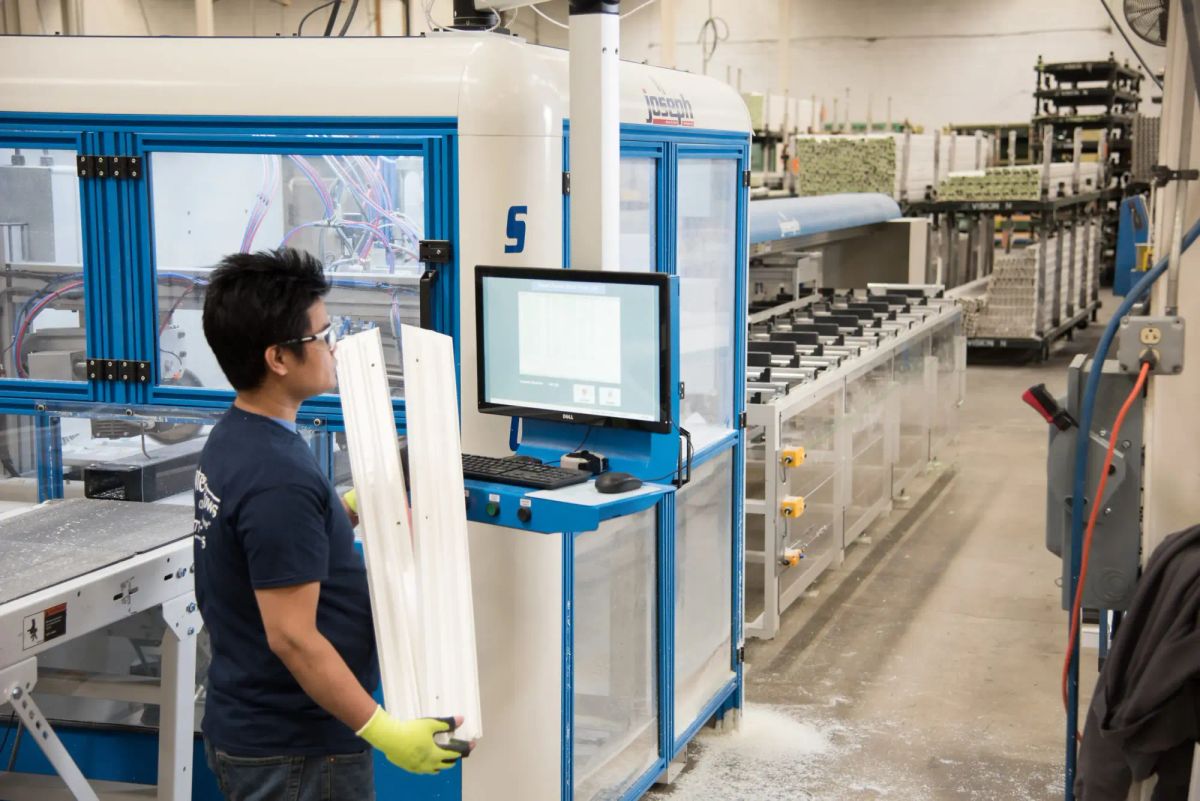 Security contractor hit through "rogue" Windows 7 PC amid fears for sensitive NatSec sites