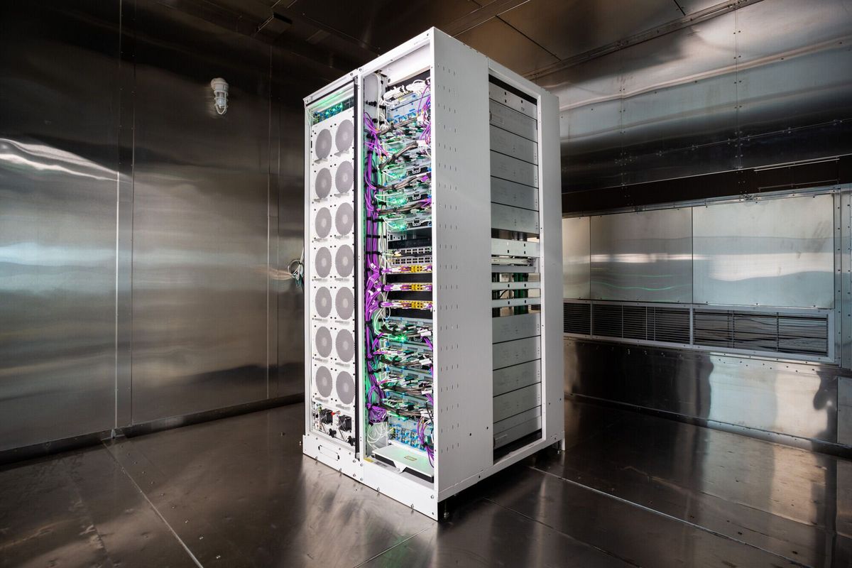 Microsoft finally drops its custom chips