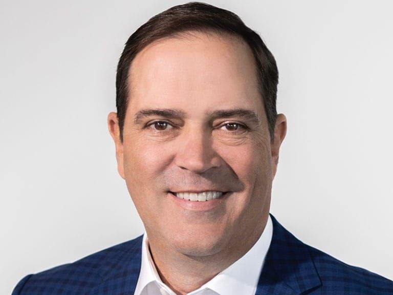 Cisco reports record revenue, slashes 4,000 jobs