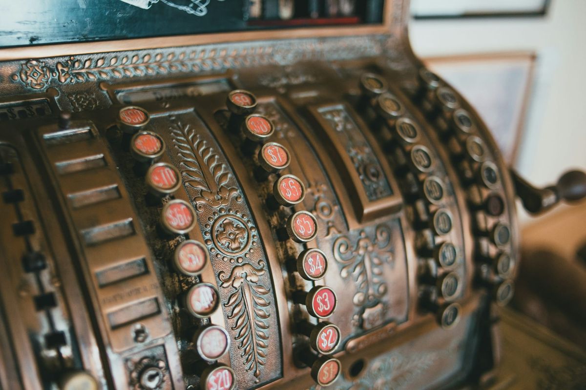 A traditional cash register. Anthropic changes its pricing policy for Claude users.