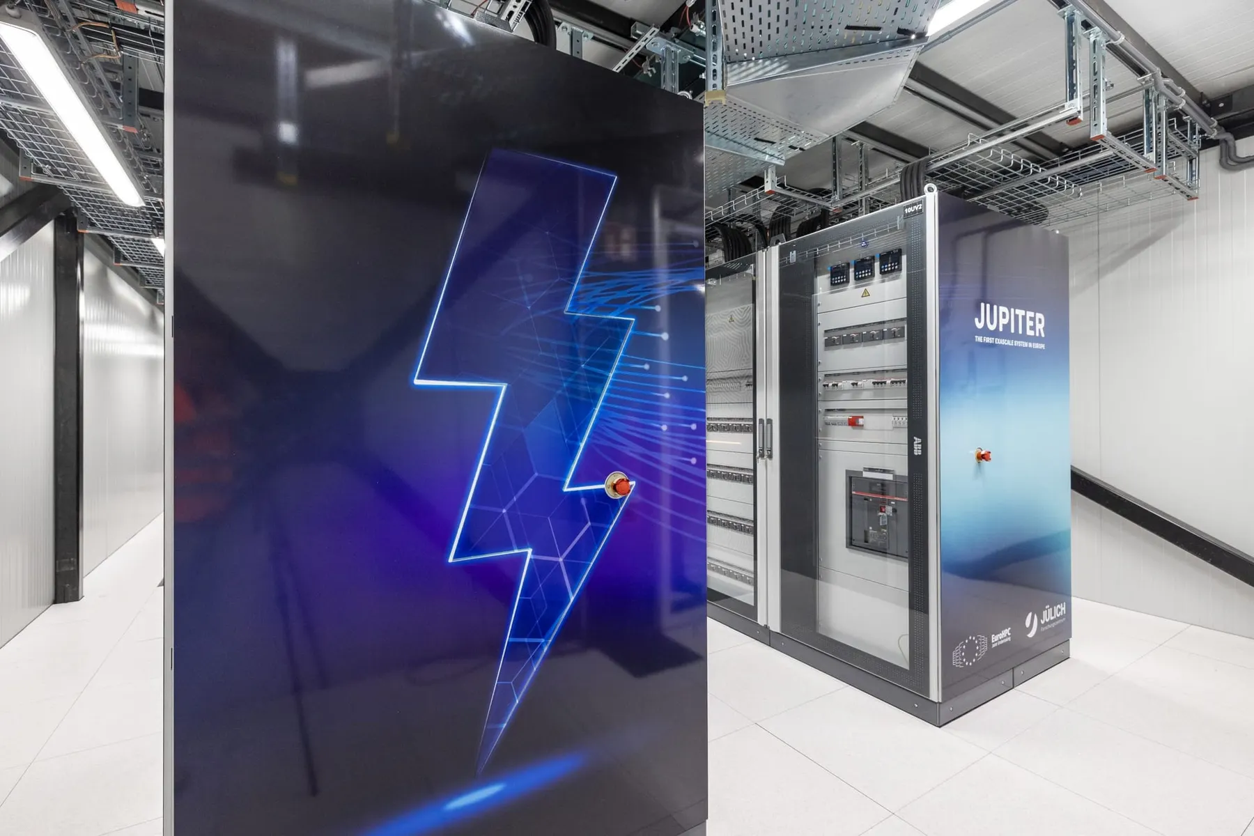 EU to spend €10bn on seven AI "gigafactories"