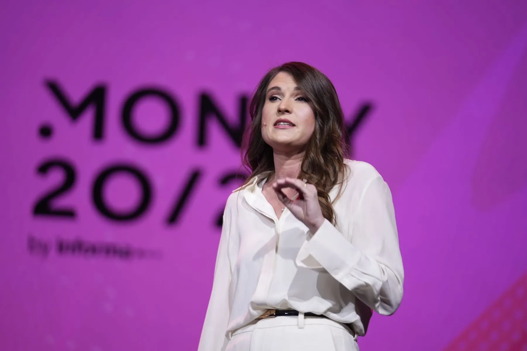 Starling trains model on sovereign UK cloud, as CIO warns over concentration risk