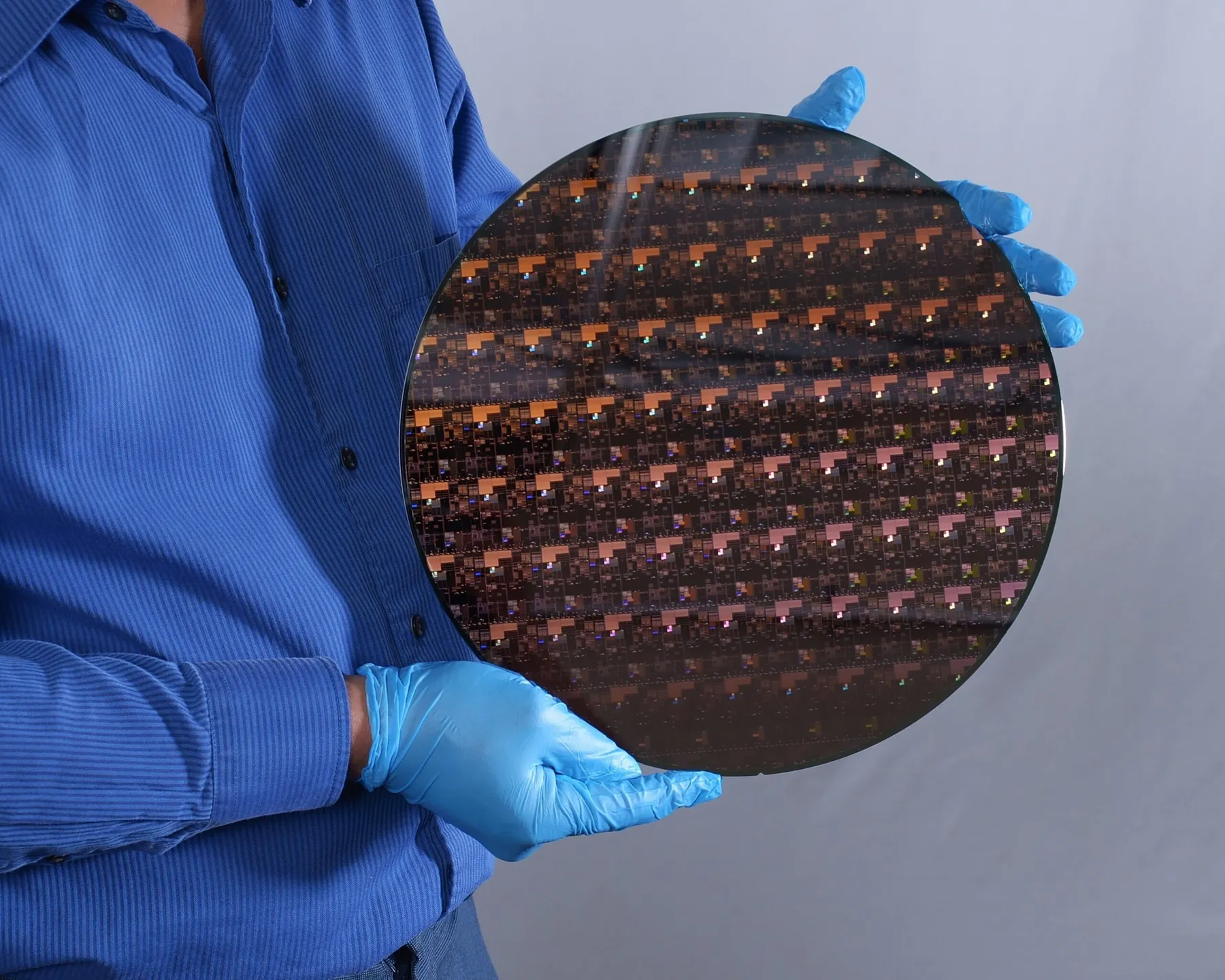 IBM reveals groundbreaking 2nm chip  -- with components smaller than a DNA strand.