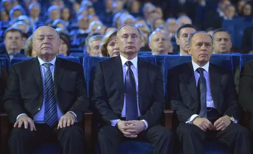 Russian group hacks emails of Microsoft’s “senior leadership” and cybersecurity staff