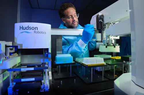 A biologist performs experiments in the new Rapid Response Laboratory. (Photo: Garry McLeod/LLNL).