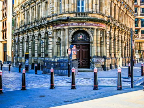 UK summons software providers to pilot device-agnostic digital jury bundles