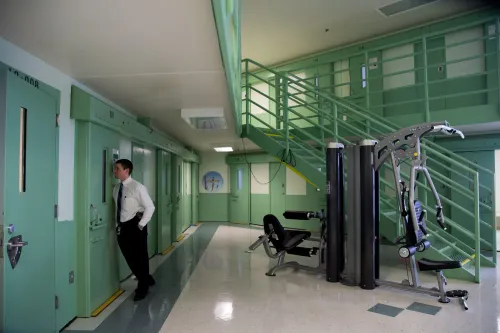 Database firm hires former drug dealer dev from jail - all involved think it is the future
