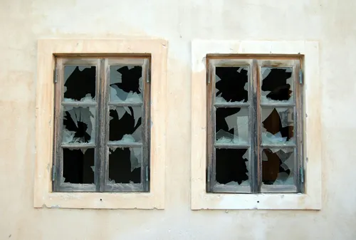 Two windows with the panes broken. Microsoft released an out of band update to fix a Windows Reset and Recover bug