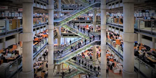 Lloyds aims to save £800m with shift to the cloud, contracts DXC Technology
