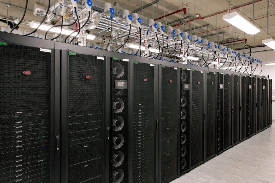 Queen Mary updates HPC data centre to liquid cooling, hot showers; says cloud too pricey