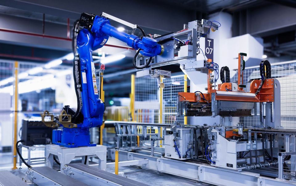 A robotic manufacturing arm at work, a vulnerability Dassault Systèmes' DELMIA Apriso software is being exploited.