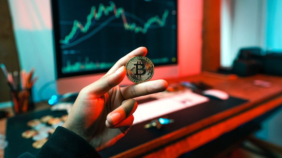 Iran-backed group breaches US agency via Log4Shell, mines crypto