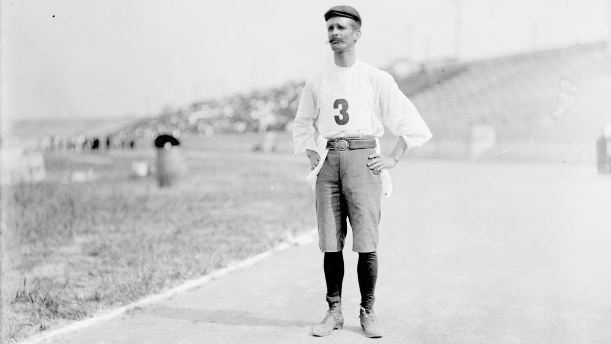 Felix Carvajal wearing shorts at the 1904 olympics