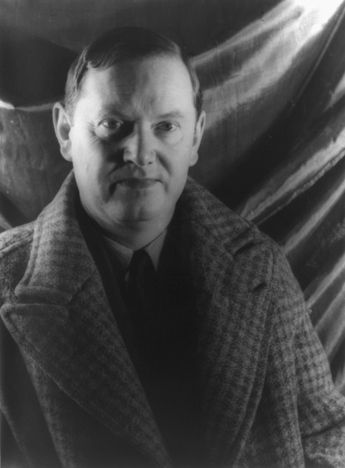 Evelyn_Waugh,_by_Van_Vechten.png