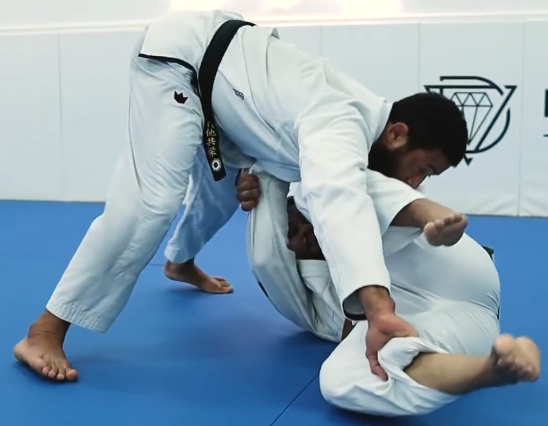 Cross grip passing