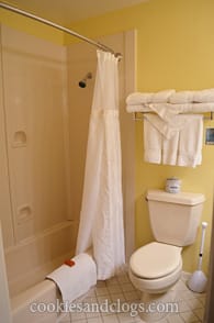 sanpebblesinn08 San Pebbles Inn in Cambria, California