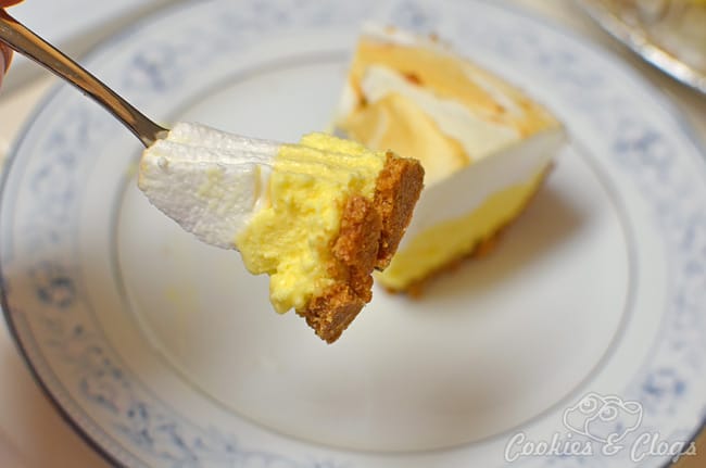 Sara Lee Desserts frozen Lemon Meringue Créme Pie Dessert #SLSweetTreats