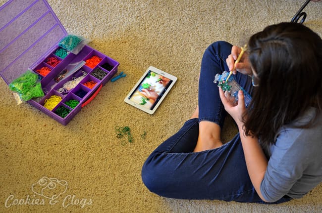 Rainbow Loom charms and bracelets video on Acer Iconia Tab 8 #IntelTablets