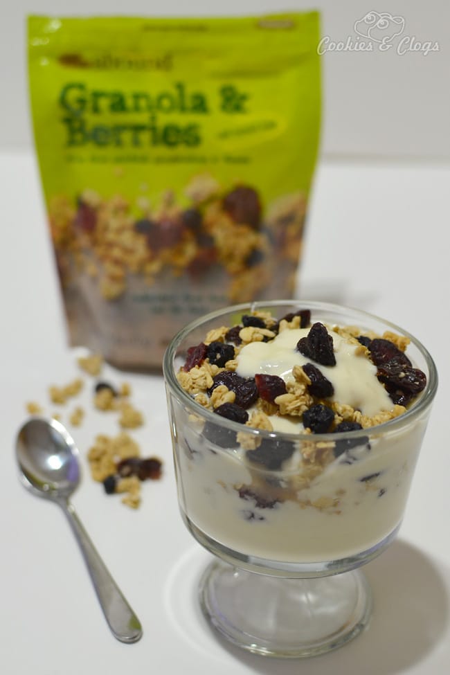 Healthy Snack Ideas – Parfait with CVS Gold Emblem Abound Granola & Berries #CVSAbound #Snackurday