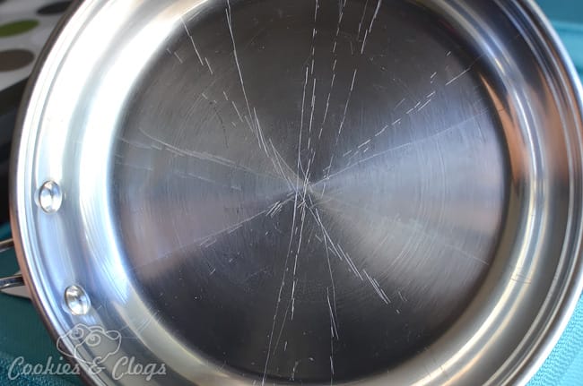 Finding the best pots and pans – knife marks #home