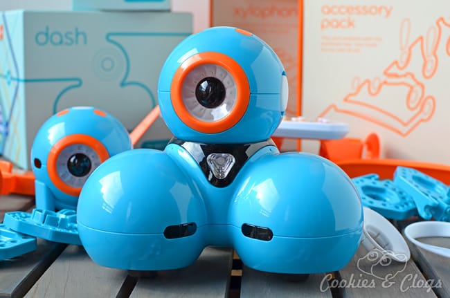 Dash & Dot – Programmable Robots for Kids Ages 5+