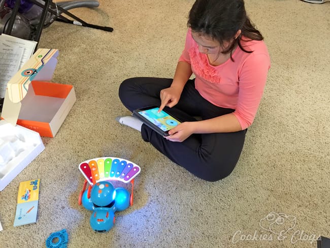 Dash & Dot – Programmable Robots for Kids Ages 5+