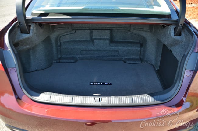 Cars | Car Reviews | If you need a nice full-size sedan with great fuel economy, the 2015 Toyota Avalon Hybrid is an ideal mix of luxury and functionality. See why this car is recommended but points that you should take of too.