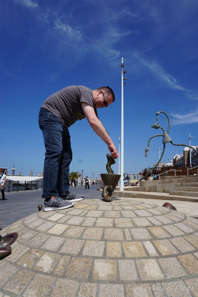 Travel | Holland | We’re back in the Netherlands for a visit. See the rest of the photos from the day at Scheveningen and find out how Dutch people eat raw herring.