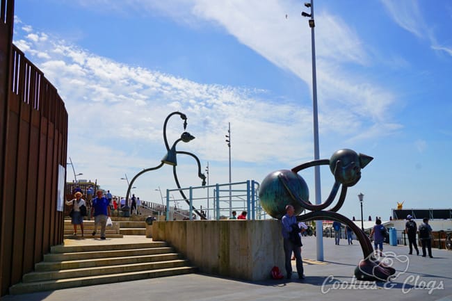 Travel | Holland | We’re back in the Netherlands for a visit. See the rest of the photos from the day at Scheveningen and find out how Dutch people eat raw herring.