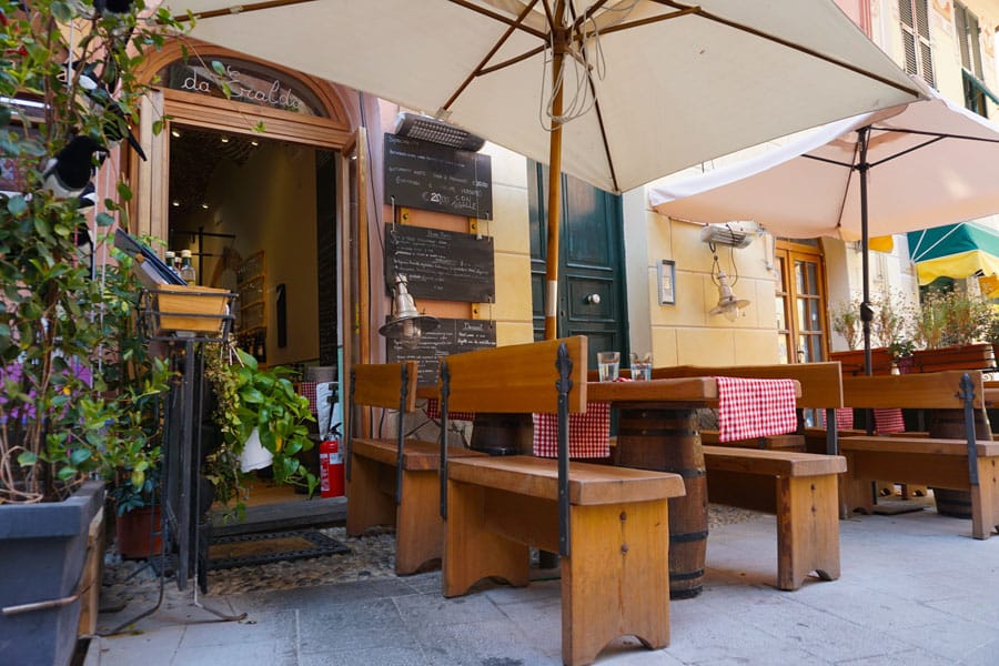 Travel | Travel with Kids | Italy | Travel tips and transportation ideas for visiting Cinque Terre / Cinqueterre in the Tuscany area of Italy. Da Eraldo