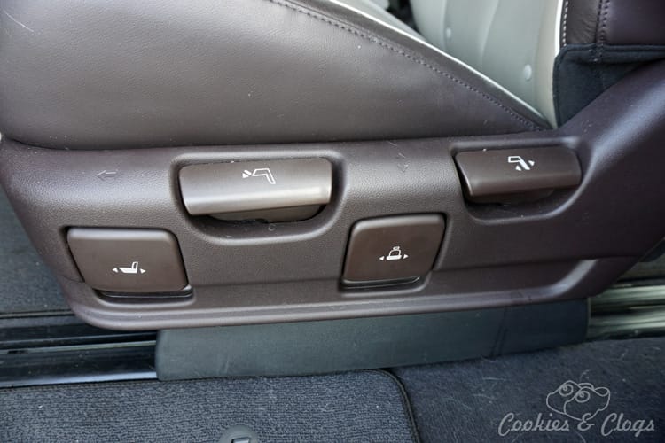 Cars | Travel | Family | See how the 2015 Kia Sedona handled a trip to the city, device loaded passengers, and dogs in this car review!