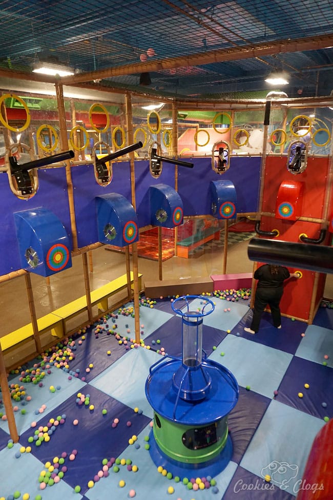 San Francisco Bay Area | Travel | Kids | The new Billy Beez indoor playground is open for families at Westfield Oakridge Mall in San Jose, California. Includes a climbing structures, a mini city for imaginative play for toddlers, cafe certified in dealing with food allergies, and party rooms. Fun for kids and adults / parents.