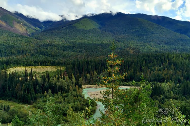 Travel | Cars | To test out the new 2016 Ford Explorer Platinum, I drove from Kamloops to Banff to Calgary in Canada for the Platinum Adventure Tour. Follow #ExploreMore . Glacier National Park