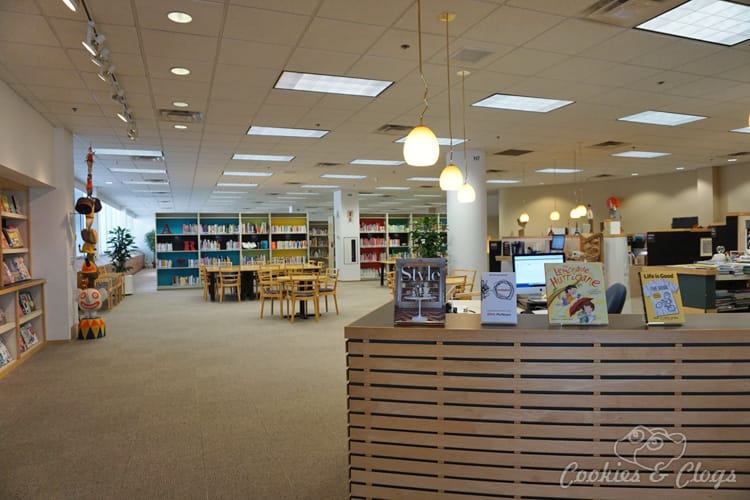 Travel | I went behind the scenes at Hallmark headquarters in Kansas City, MO and interviewed some of the creative staff. If you ever visit the area, take a free tour at the Hallmark Visitor Center nearby.